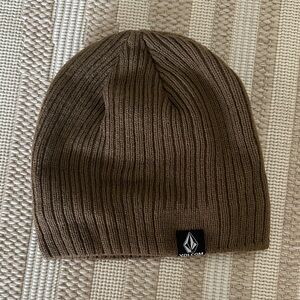 NWOT men’s Volcom tan beanie interior fleece warmth